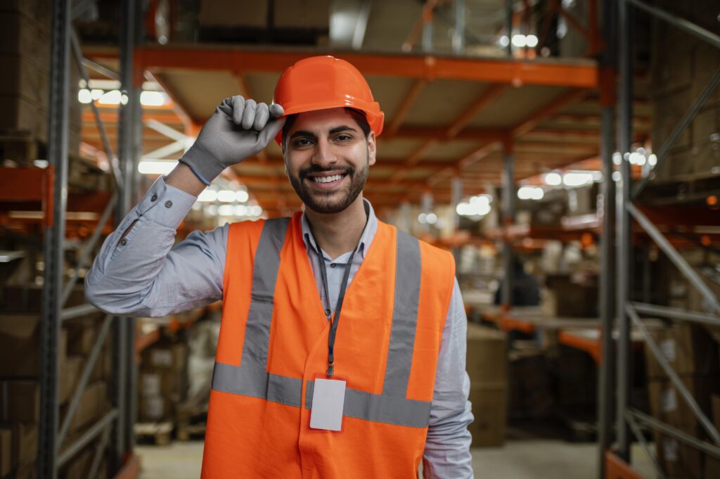 hombre en equipo de seguridad trabajando